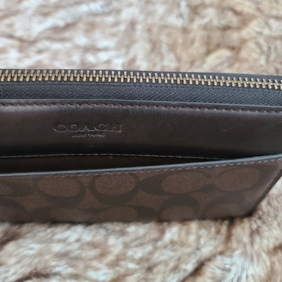 Coach Wallet - Picture 2 of 13